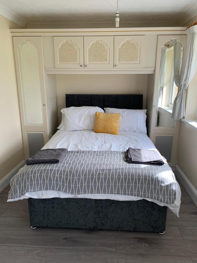 Large, Spacious 3 Bedroom Sleeps 6, Apartment For Contractors And Holidays In Lewisham, Greater London - 1 Free Parking Space & Free Wifi Zewnętrze zdjęcie