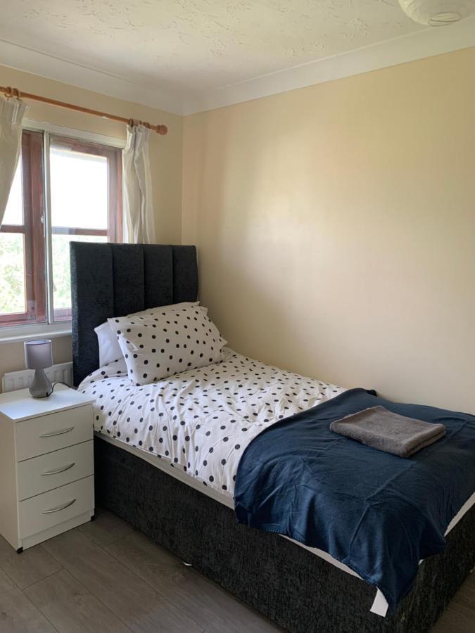 Large, Spacious 3 Bedroom Sleeps 6, Apartment For Contractors And Holidays In Lewisham, Greater London - 1 Free Parking Space & Free Wifi Zewnętrze zdjęcie